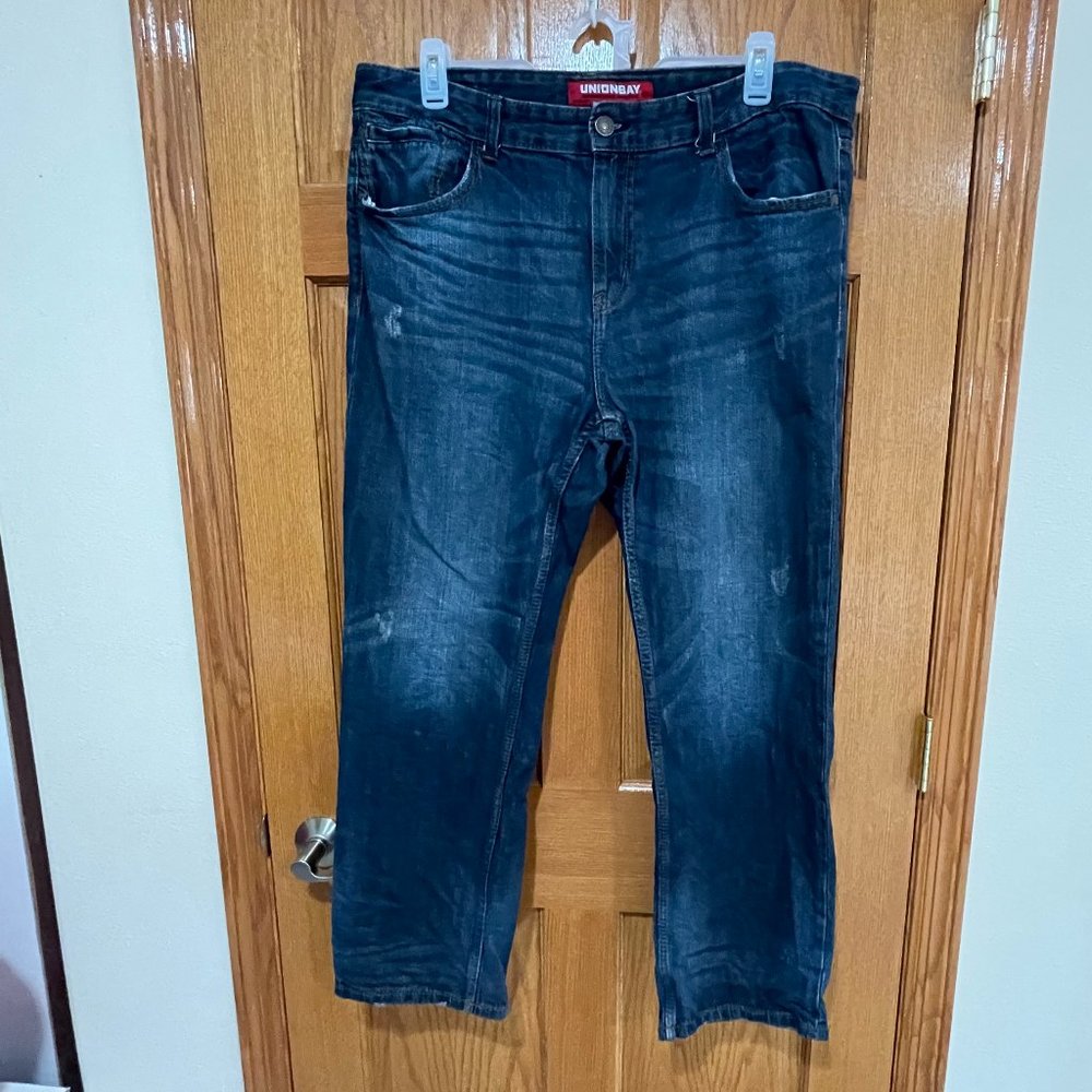 UNIONBAY Men's 38 x 30 Jeans Denim Blue Dark Wash Straight Leg Distressed EUC